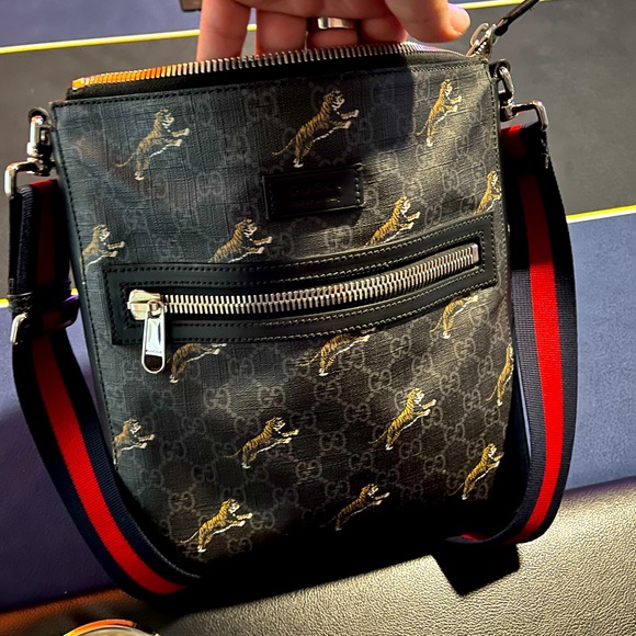 Brand new Gucci Tiger men's crossbody